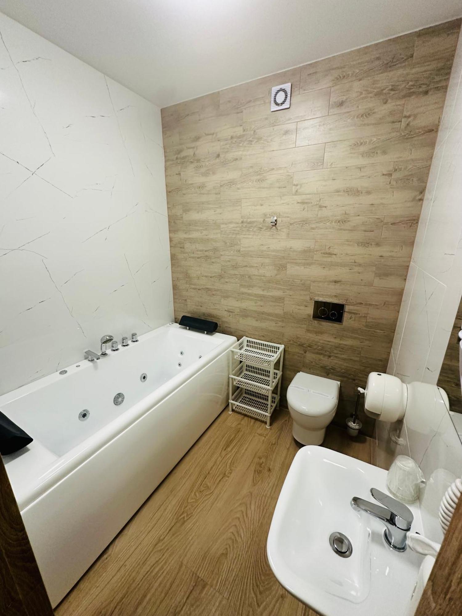 Miejsca Noclegowe W Arka Medical *